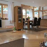 Ferienlandhaus Alpinum 伦格里斯
